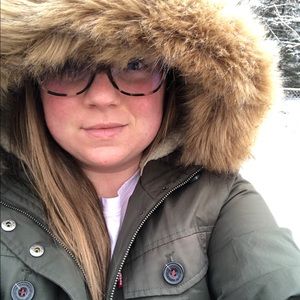 Meet your Posher, Alexis